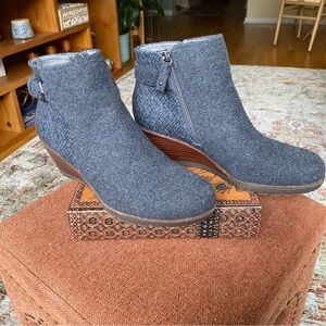 Dr. Scholl's Gray Ankle Boots with Low Wedge Heel and Side Zipper